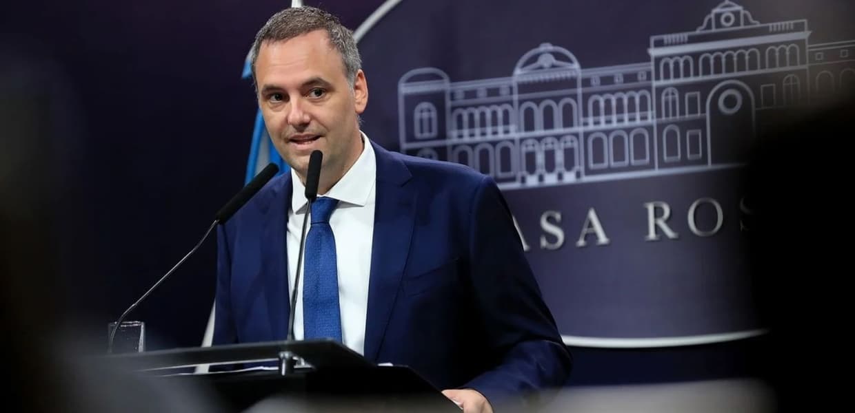 Imagen de portada para El Gobierno disolvió Vialidad Nacional y abre licitación para 9.120 km de rutas