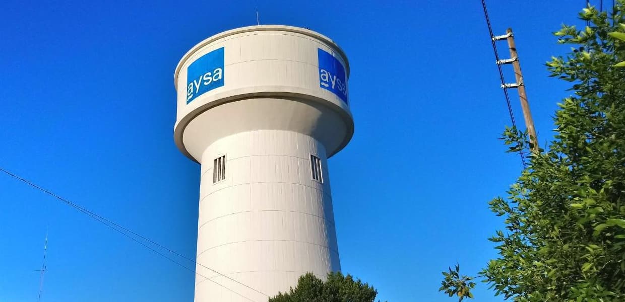 Imagen de portada para Gobierno inicia la privatización de AySA: ¿qué cambia para los usuarios?