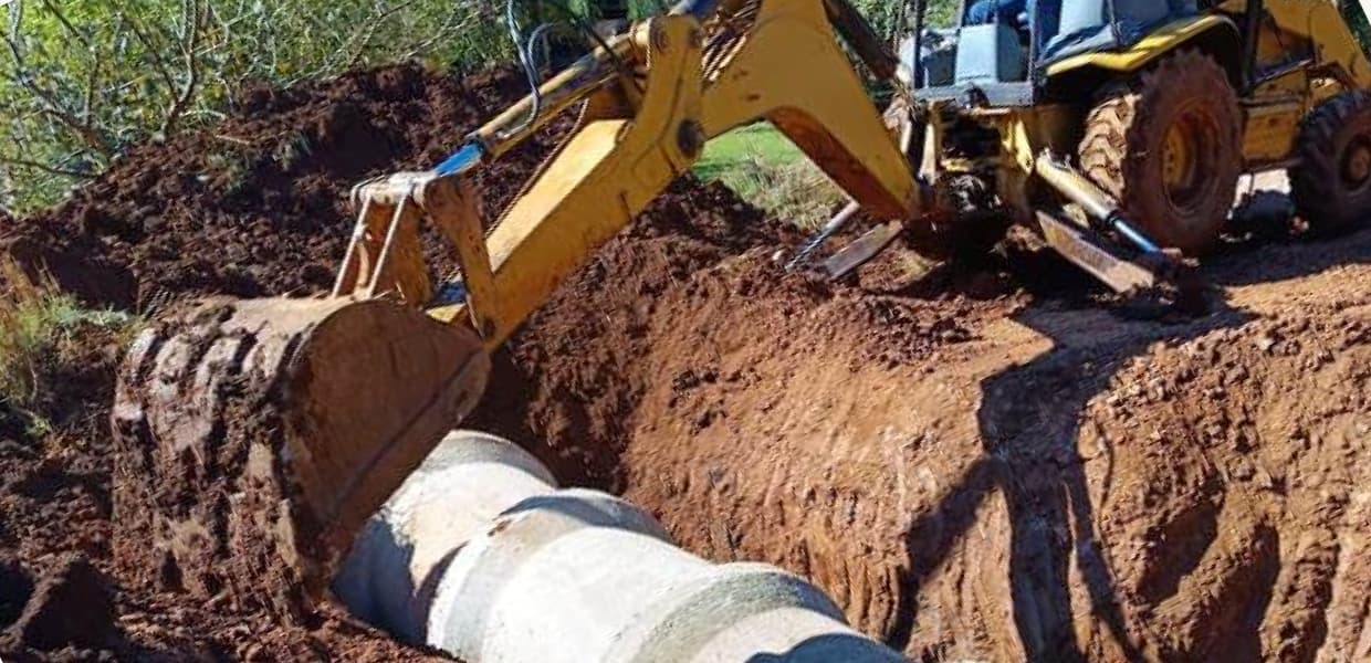 Imagen de portada para Fracrán: construyen nueva alcantarilla en la Ruta 15 para mejorar el drenaje y la seguridad vial