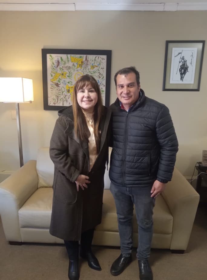 La ministra de trabajo provincial Silvana Giménez junto a Rafael Velázquez, responsable de Desarrollo Rural de Fracrán.