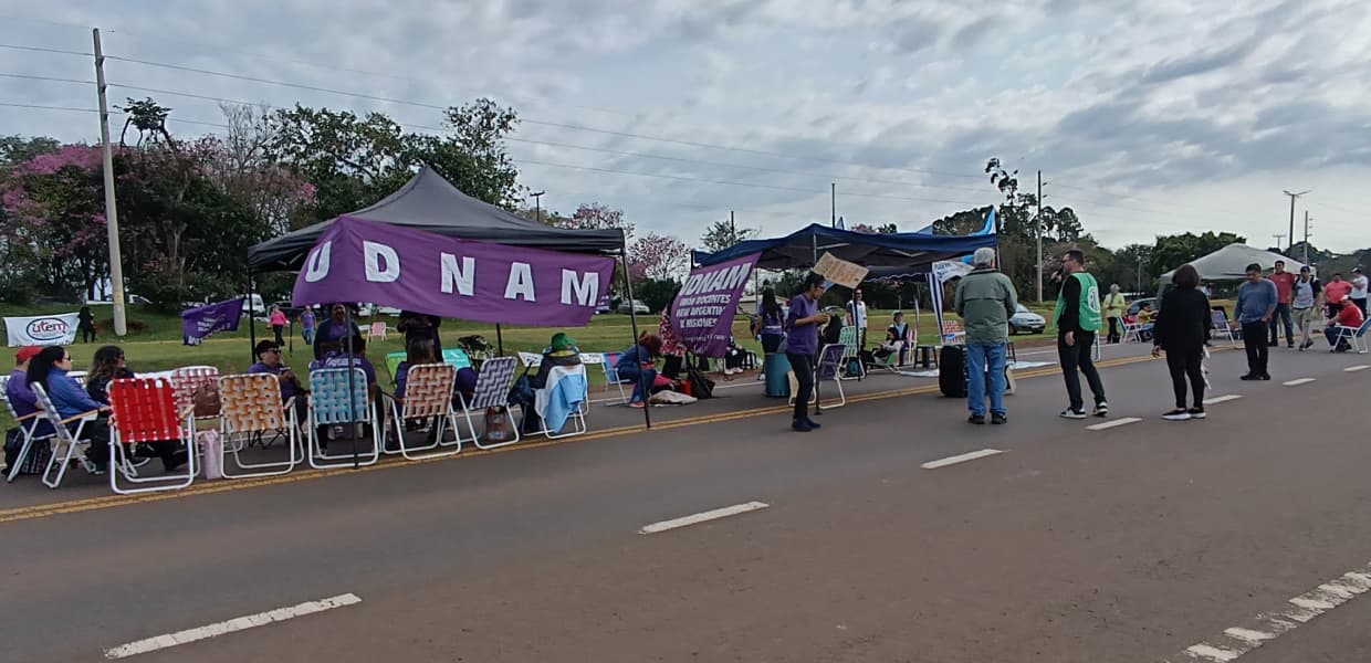 Imagen de portada para ATE se suma con fuerza a la lucha docente en Alem