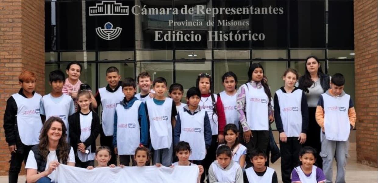 Imagen de portada para Visita de escuelas a la Legislatura: entre la educación cívica y el calendario electoral