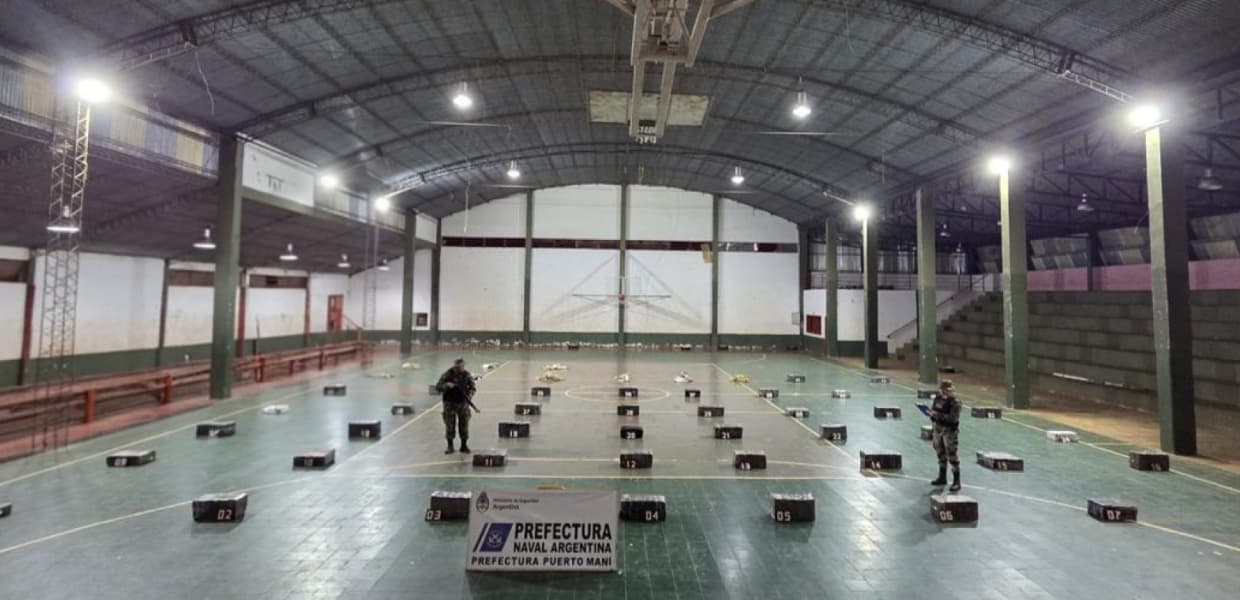 Imagen de portada para Prefectura secuestró más de una tonelada de droga en Misiones: valuada en $3.500 millones